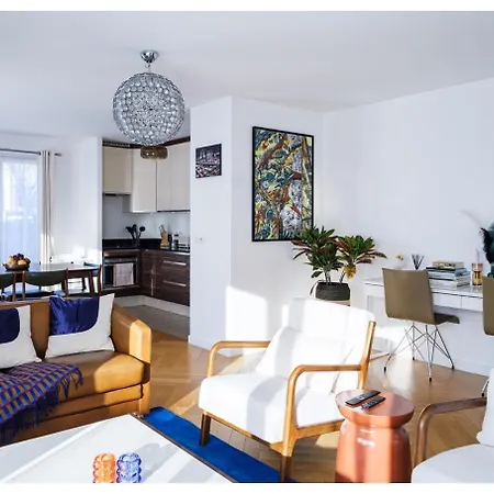 Elegant 4 Pieces Avec 2 Parking A 20 Min De Paris Et Apartamento